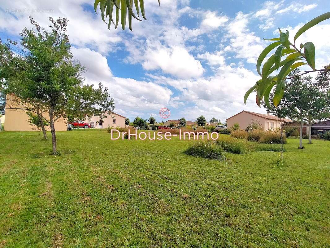 Terrain à L&#039;ISLE-JOURDAIN