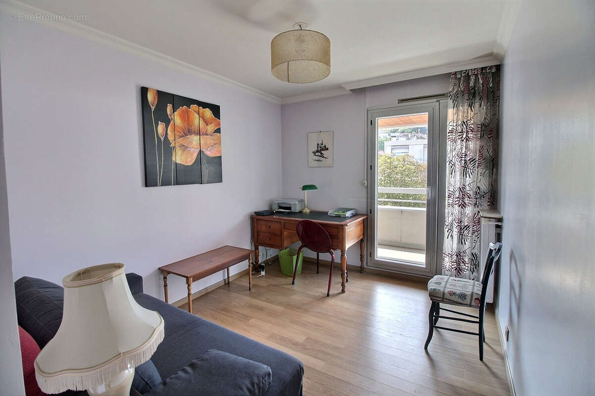 Appartement à SURESNES