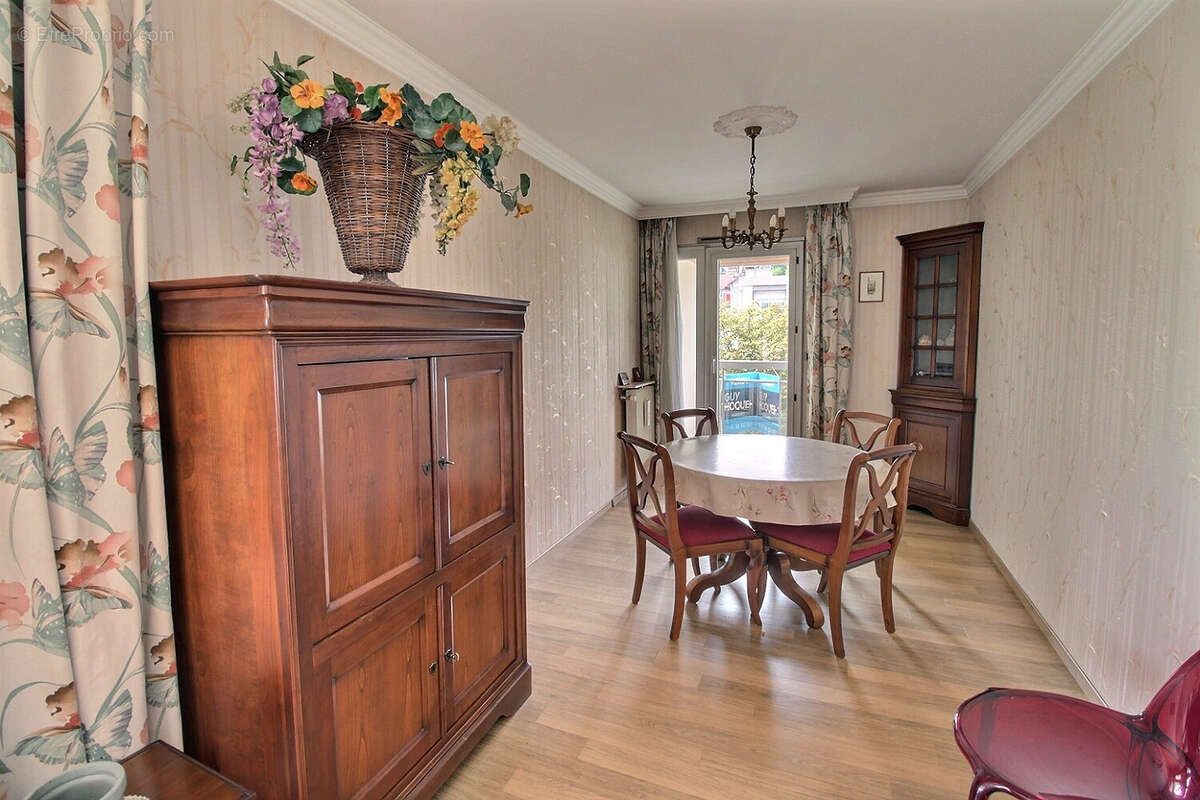 Appartement à SURESNES