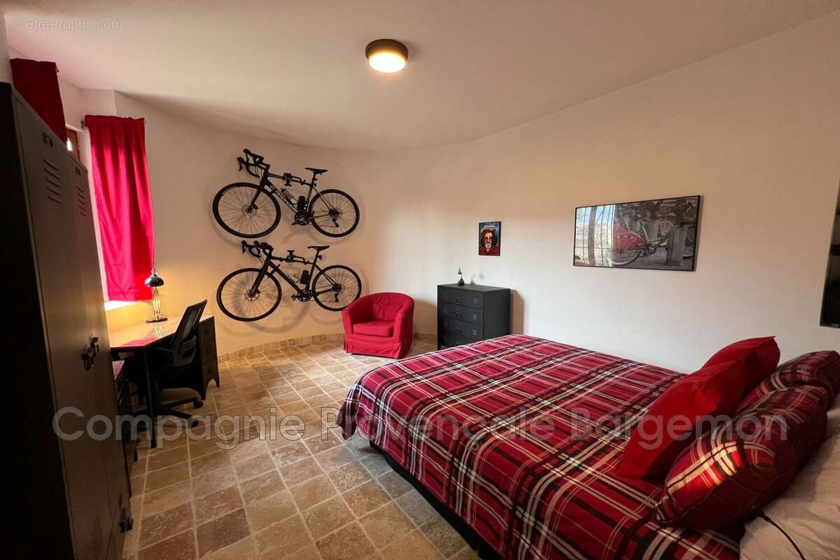 Appartement à BARGEMON