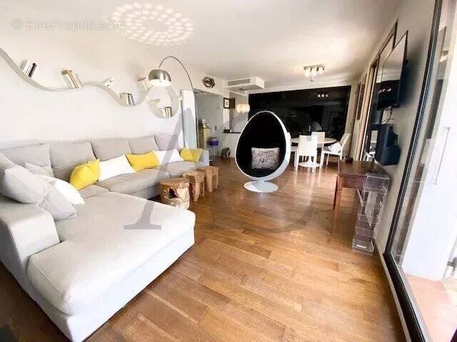 Appartement à VILLENEUVE-LOUBET