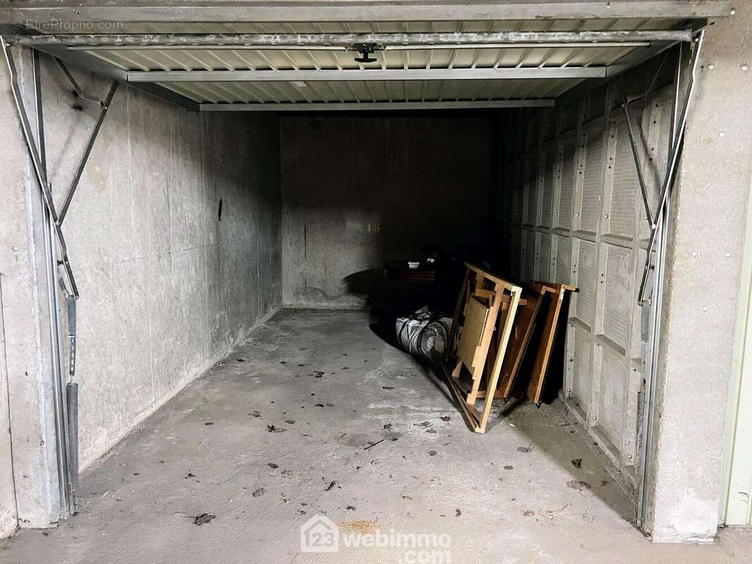 Le garage mesure 13 m²... - Parking à ANGERS
