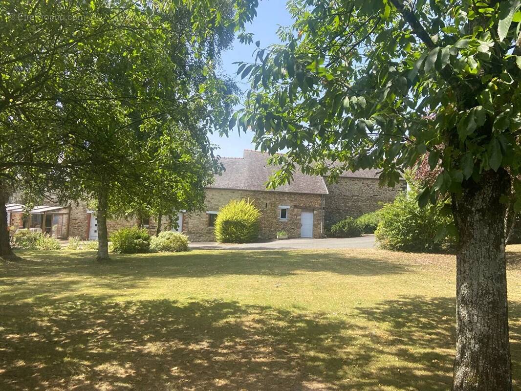 Maison à POCE-LES-BOIS