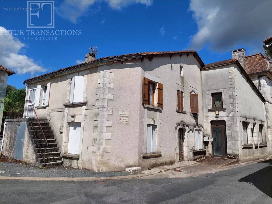 Maison à BOURDEILLES