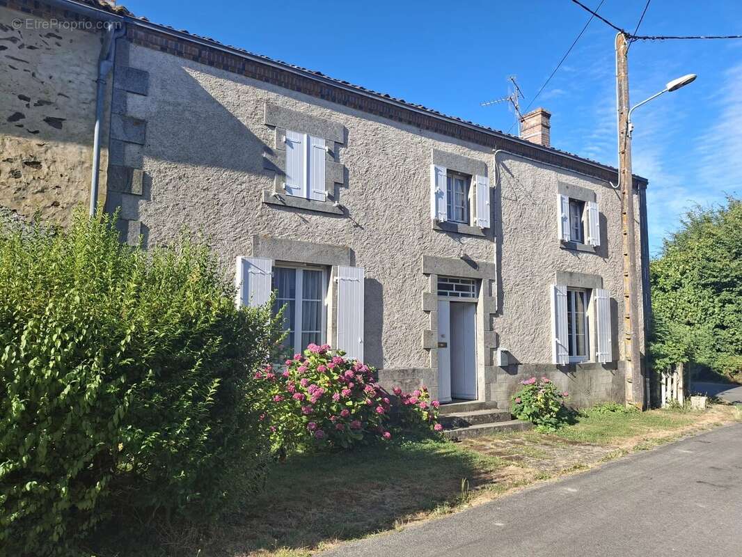Maison à BUSSIERE-POITEVINE