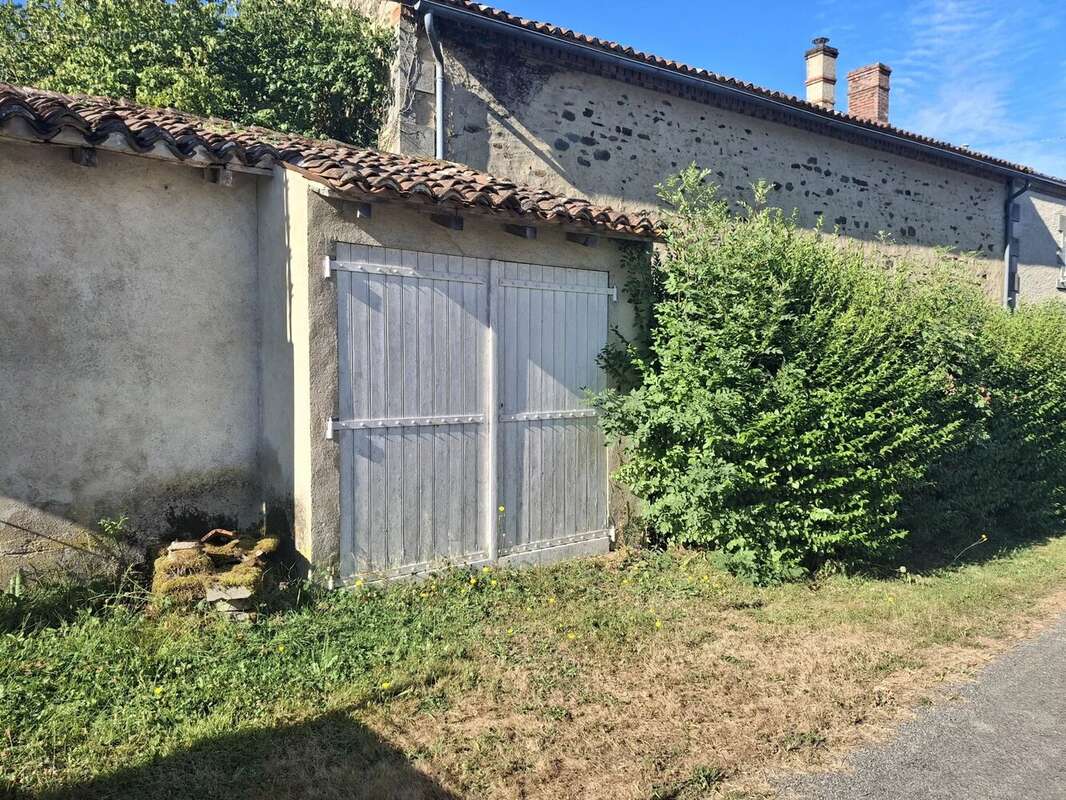 Maison à BUSSIERE-POITEVINE