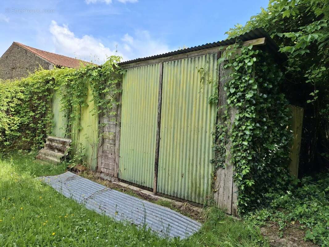 Maison à BUSSIERE-POITEVINE