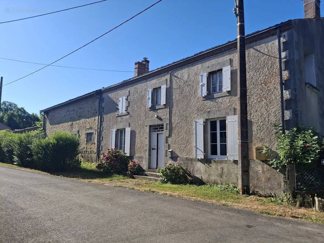 Maison à BUSSIERE-POITEVINE