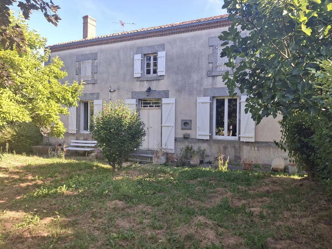 Maison à BUSSIERE-POITEVINE