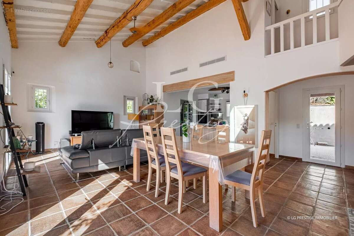 Maison à LES ADRETS-DE-L&#039;ESTEREL