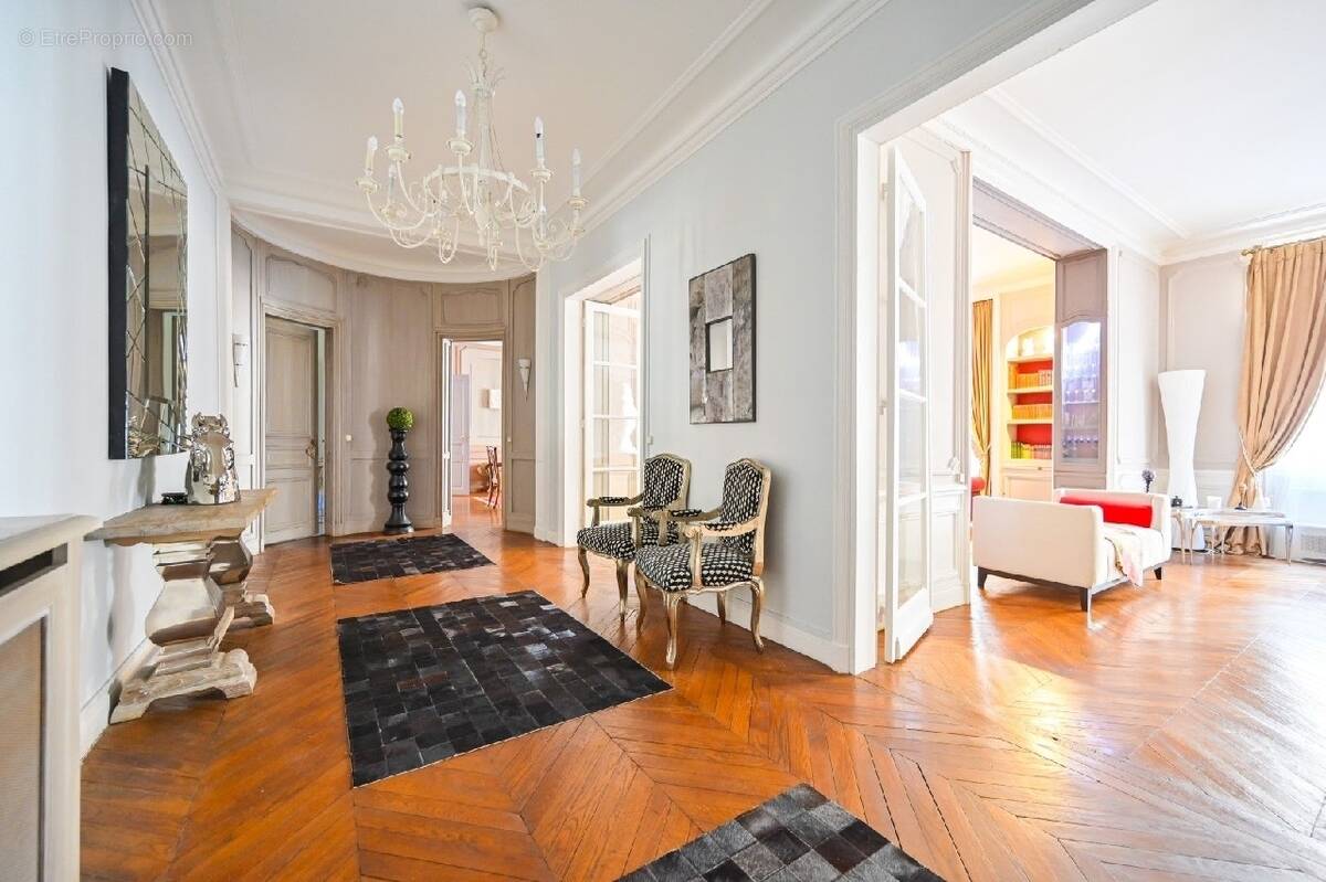 Appartement à PARIS-16E