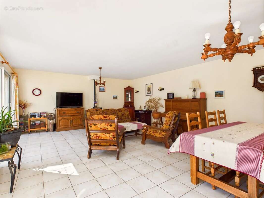 Maison à CHEF-BOUTONNE