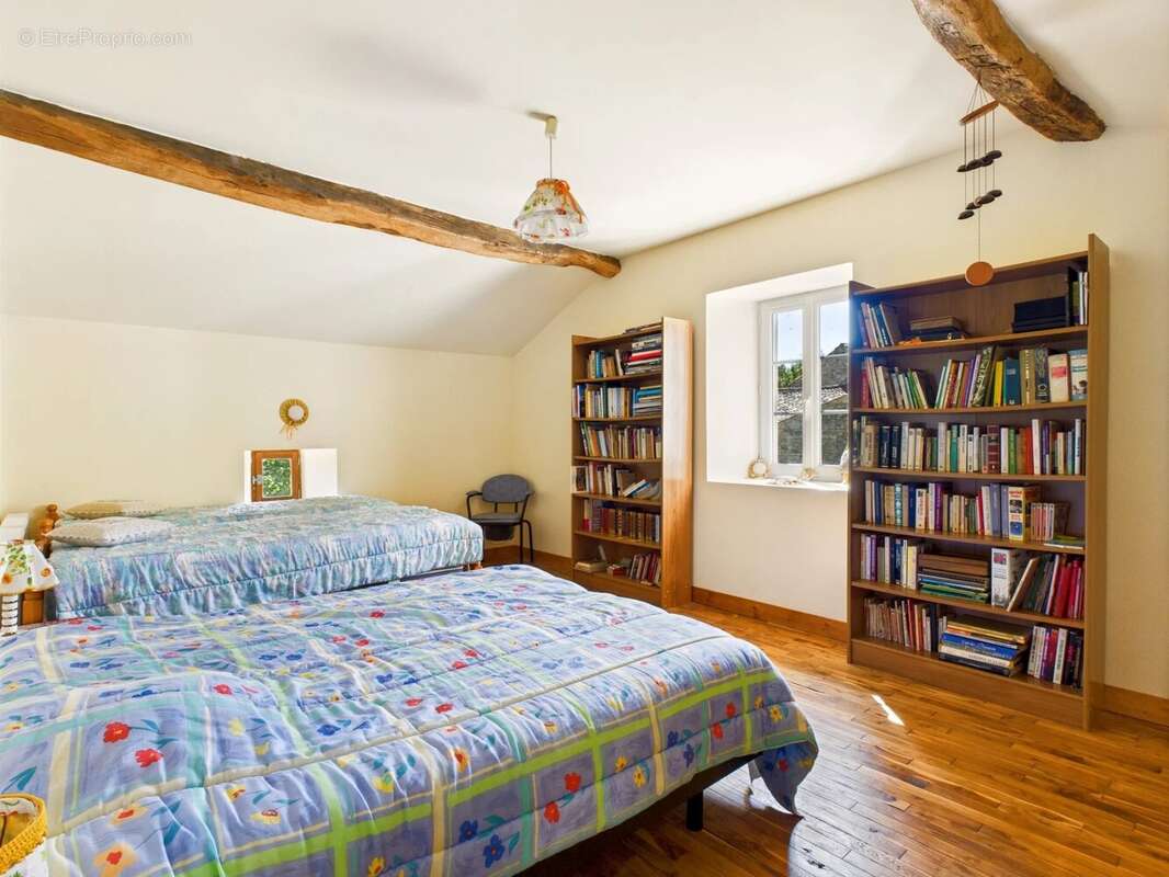 Maison à CHEF-BOUTONNE