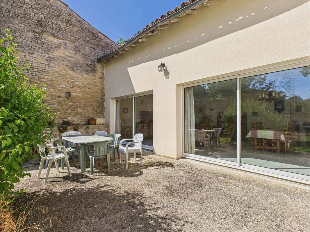 Maison à CHEF-BOUTONNE