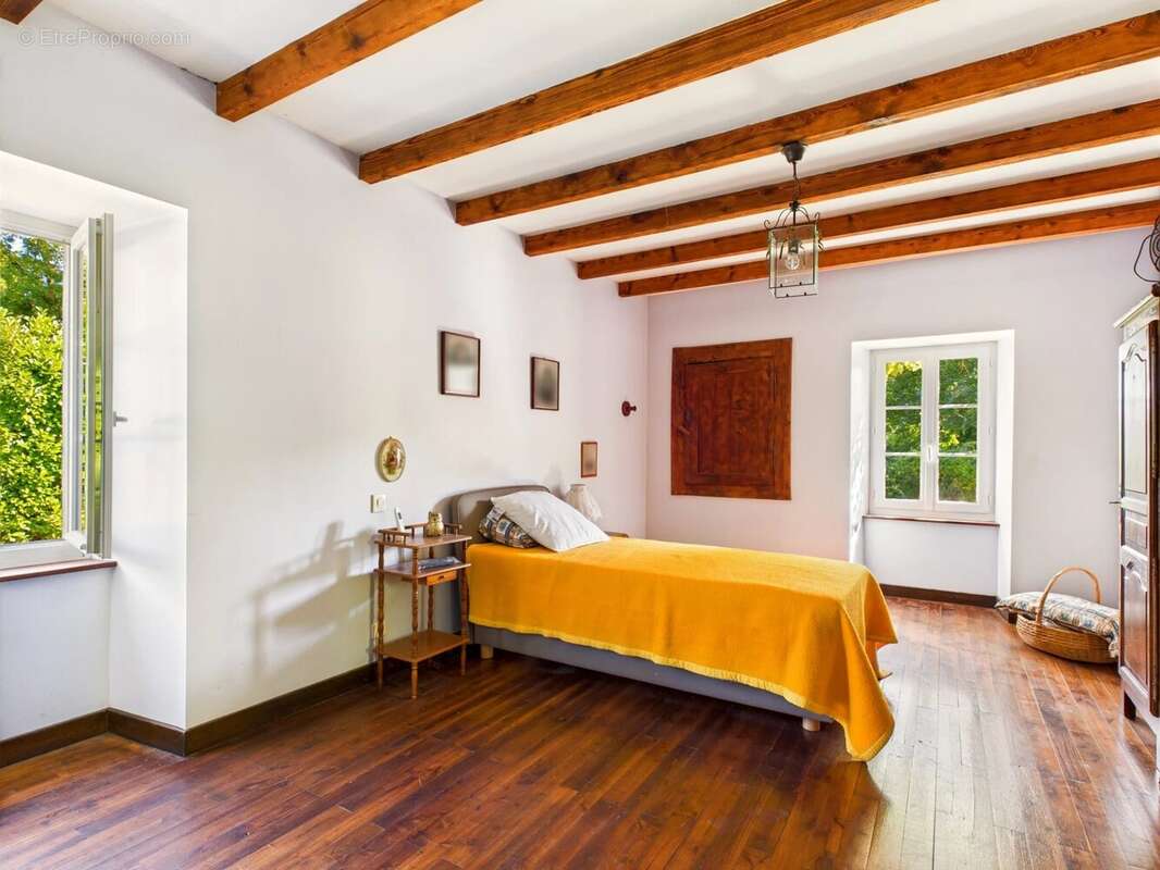 Maison à CHEF-BOUTONNE