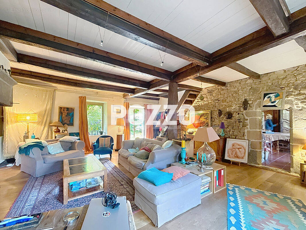 Maison à SAINT-PIERRE-LANGERS