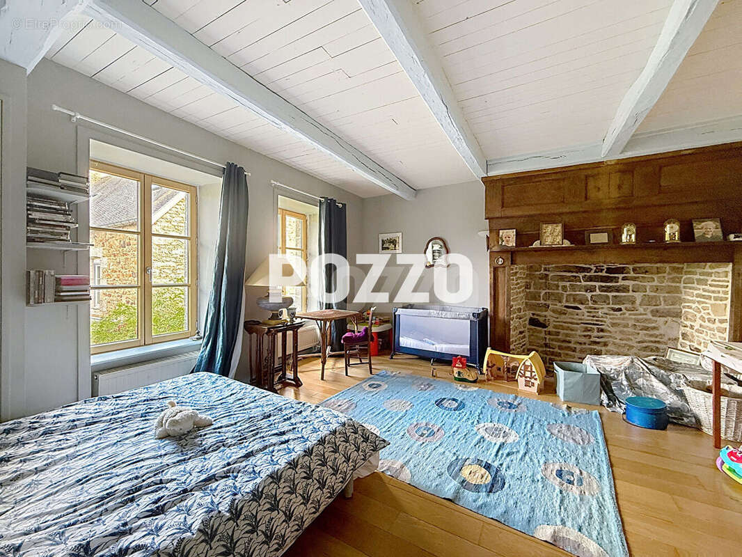 Maison à SAINT-PIERRE-LANGERS