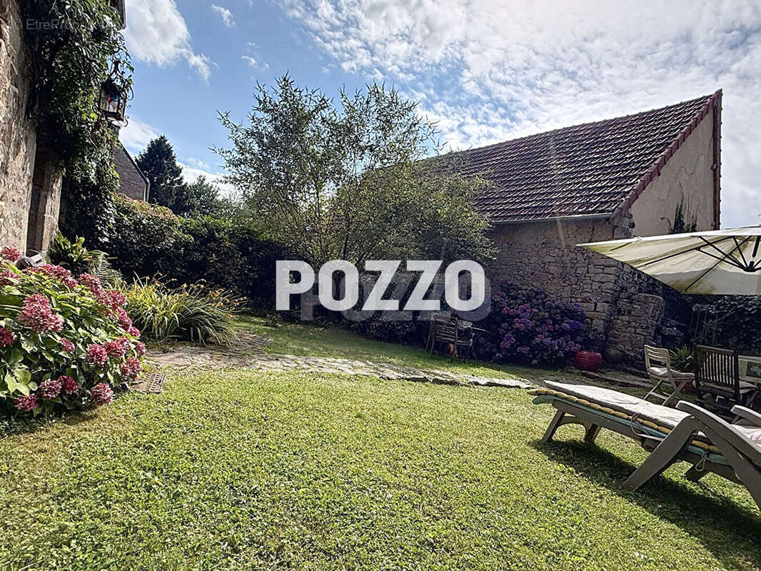 Maison à SAINT-PIERRE-LANGERS