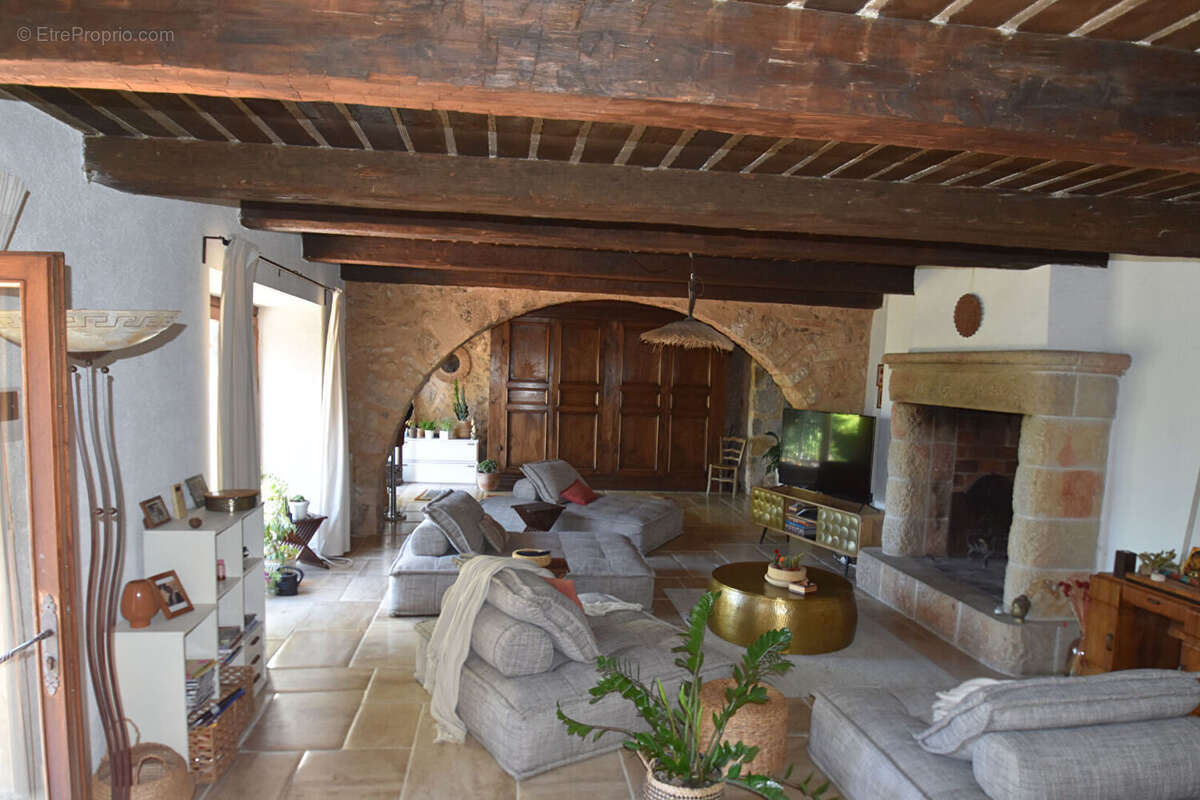 Maison à MONTAUROUX