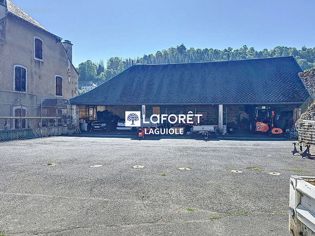 Appartement à CHAUDES-AIGUES