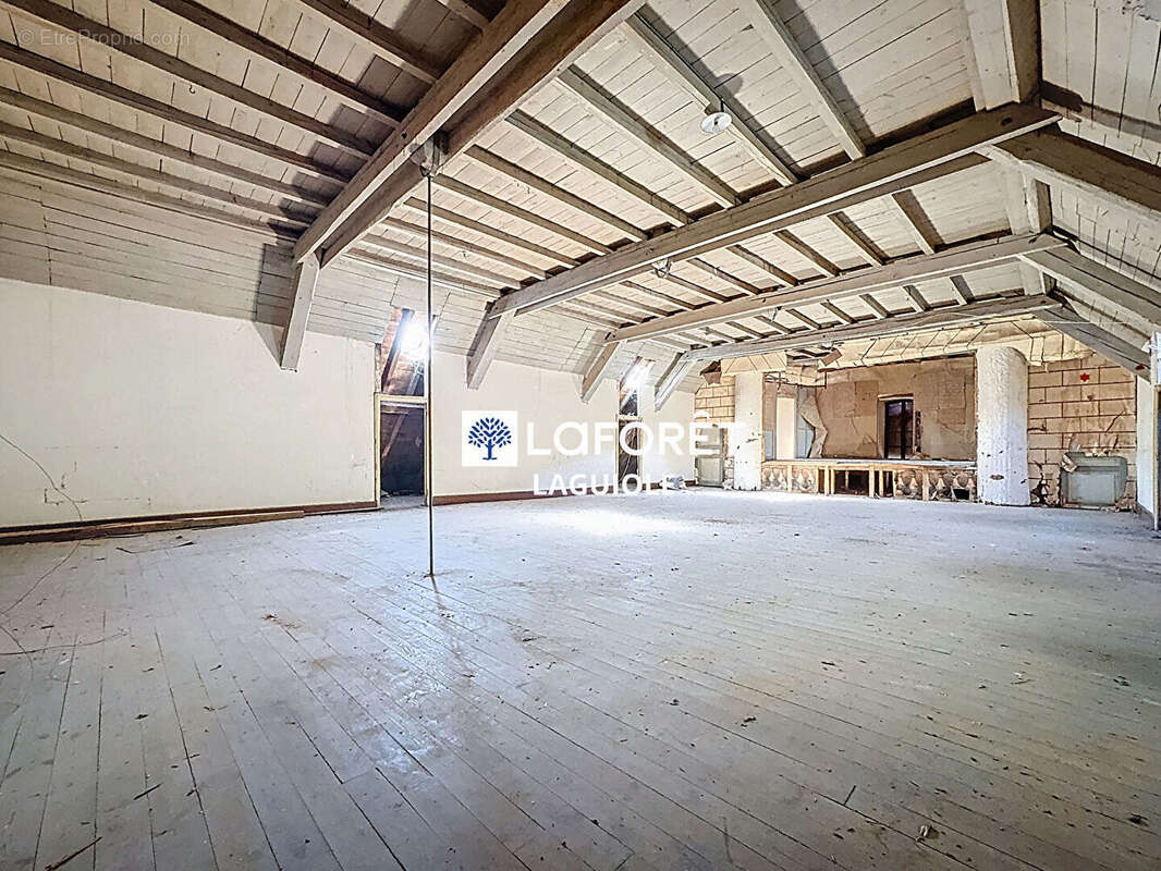 Appartement à CHAUDES-AIGUES