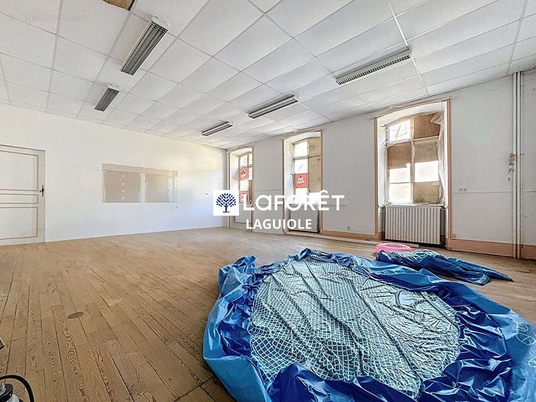 Appartement à CHAUDES-AIGUES