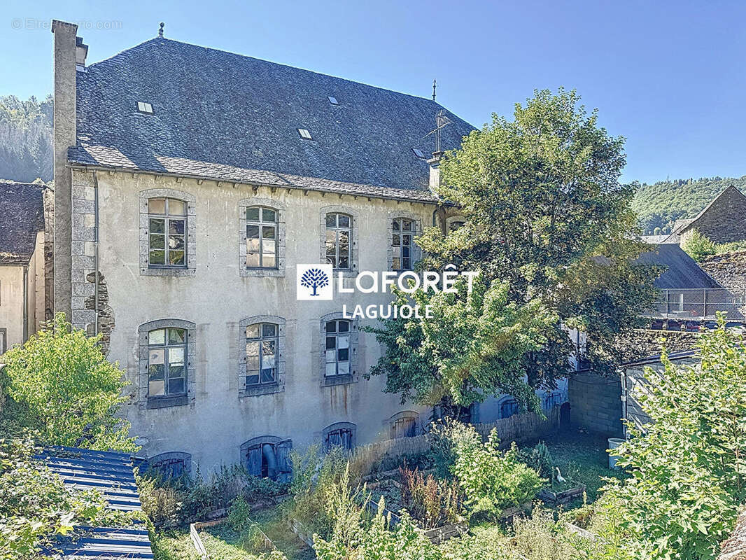 Appartement à CHAUDES-AIGUES