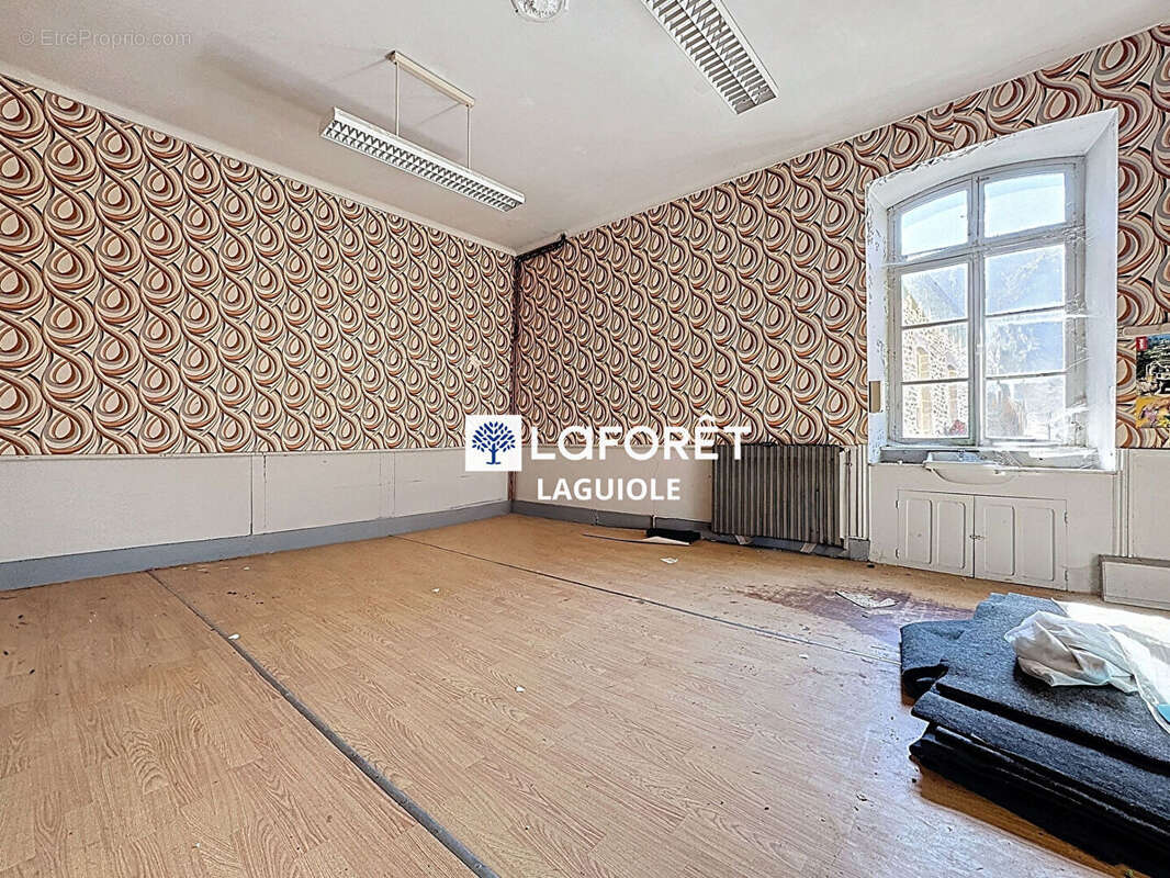 Appartement à CHAUDES-AIGUES