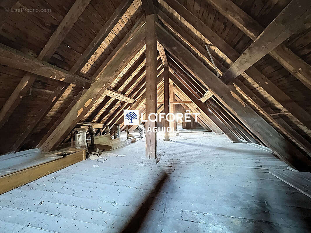 Appartement à CHAUDES-AIGUES