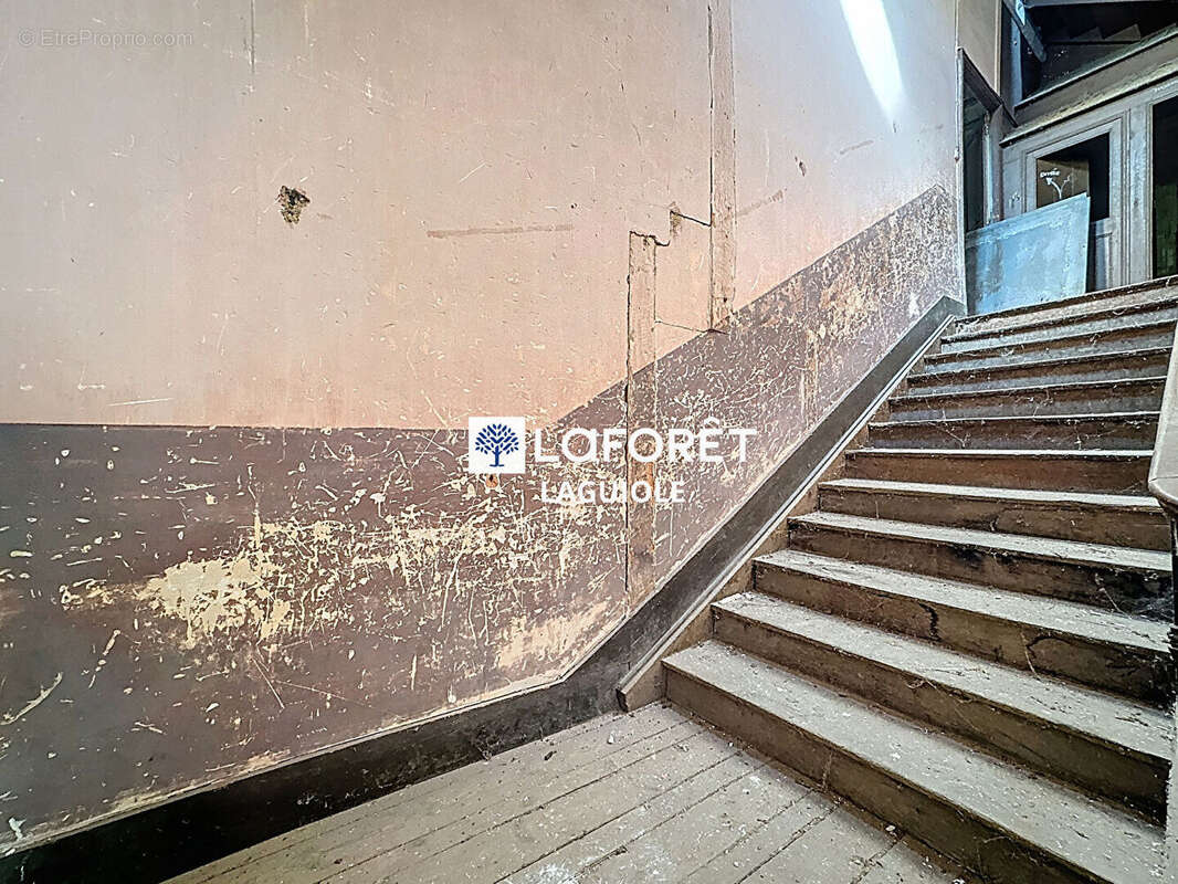 Appartement à CHAUDES-AIGUES