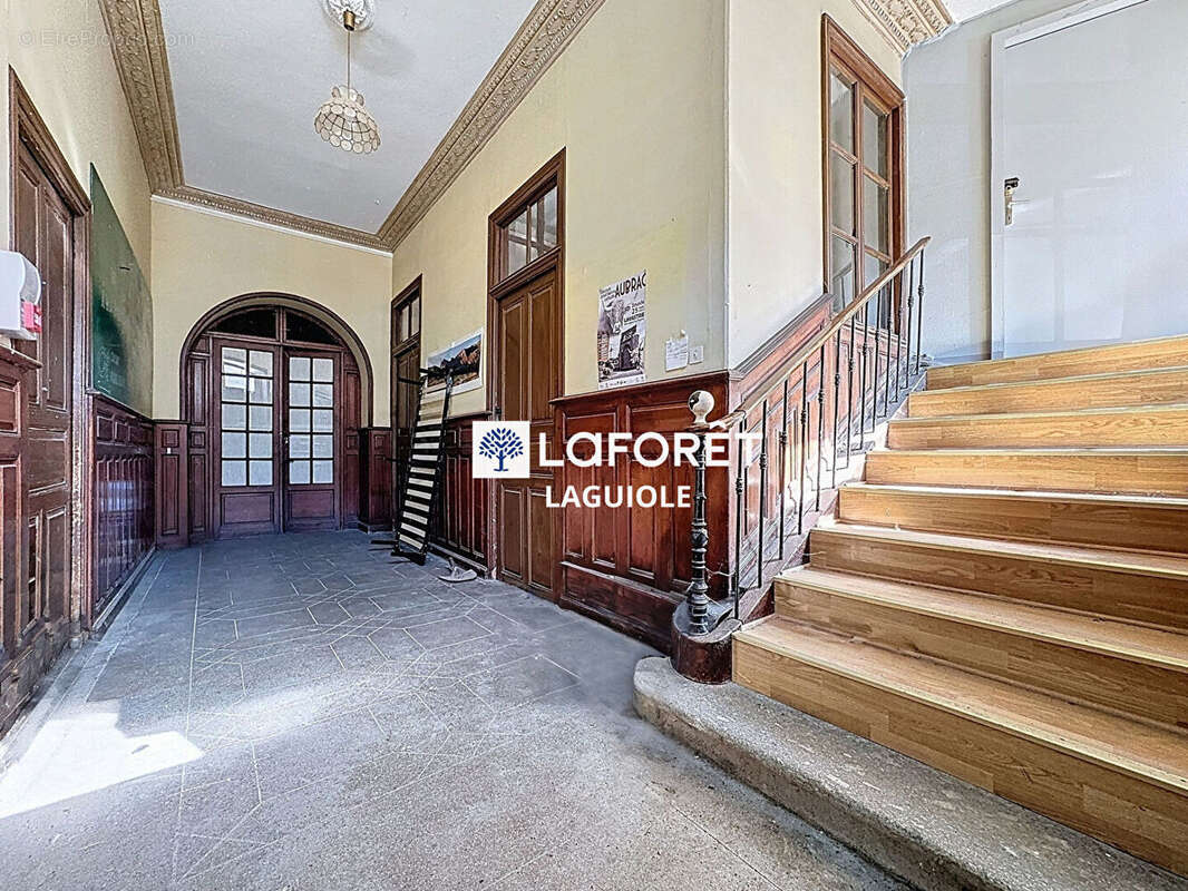 Appartement à CHAUDES-AIGUES