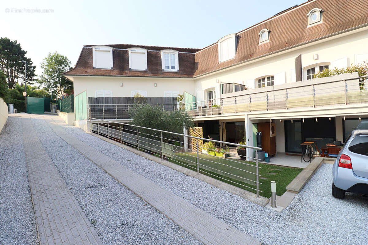 Appartement à MAREIL-MARLY