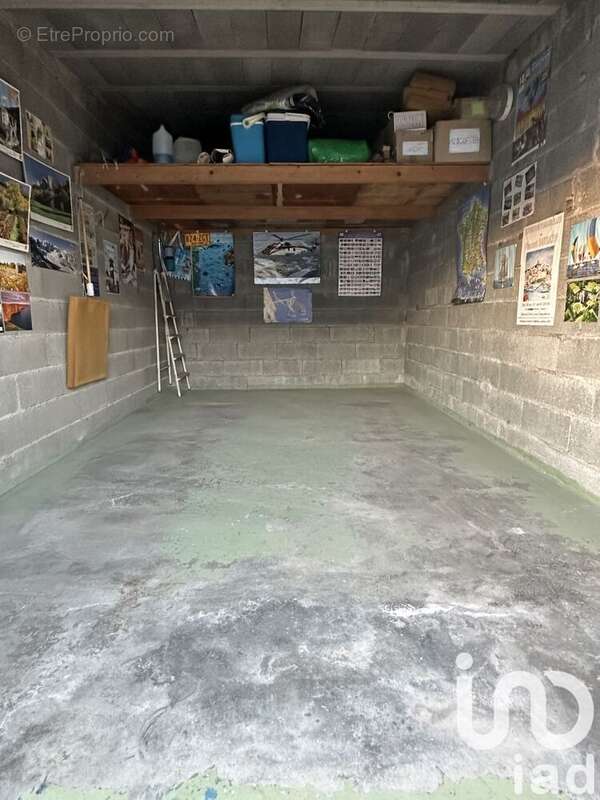 Photo 2 - Parking à MARIGNANE