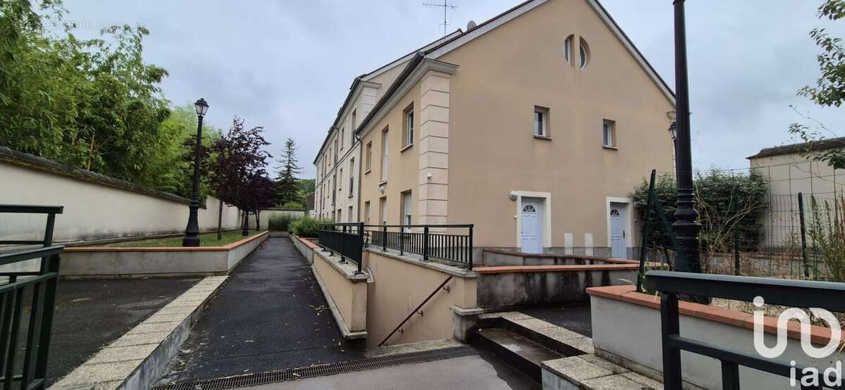 Photo 2 - Parking à MONTEREAU-FAULT-YONNE
