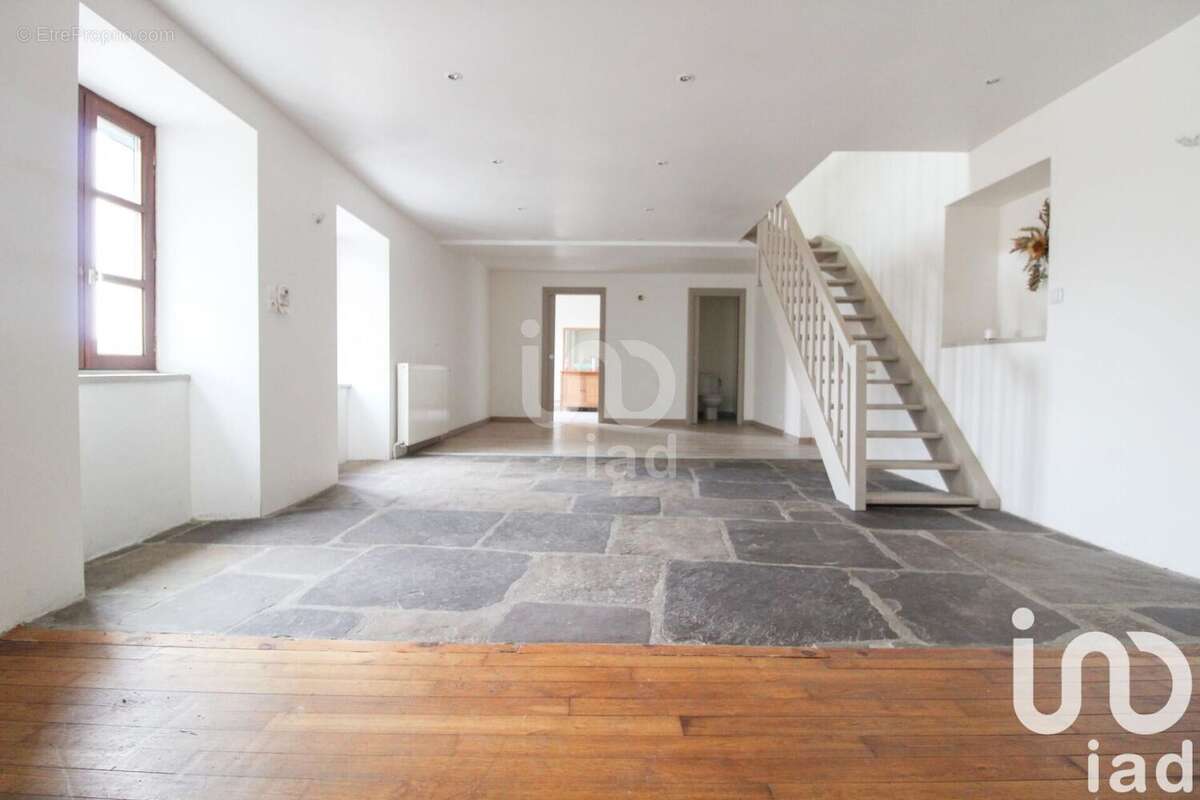 Photo 2 - Maison à SAINT-VICTOR-ET-MELVIEU