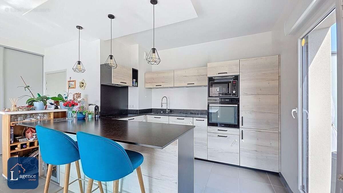 Appartement à PERON