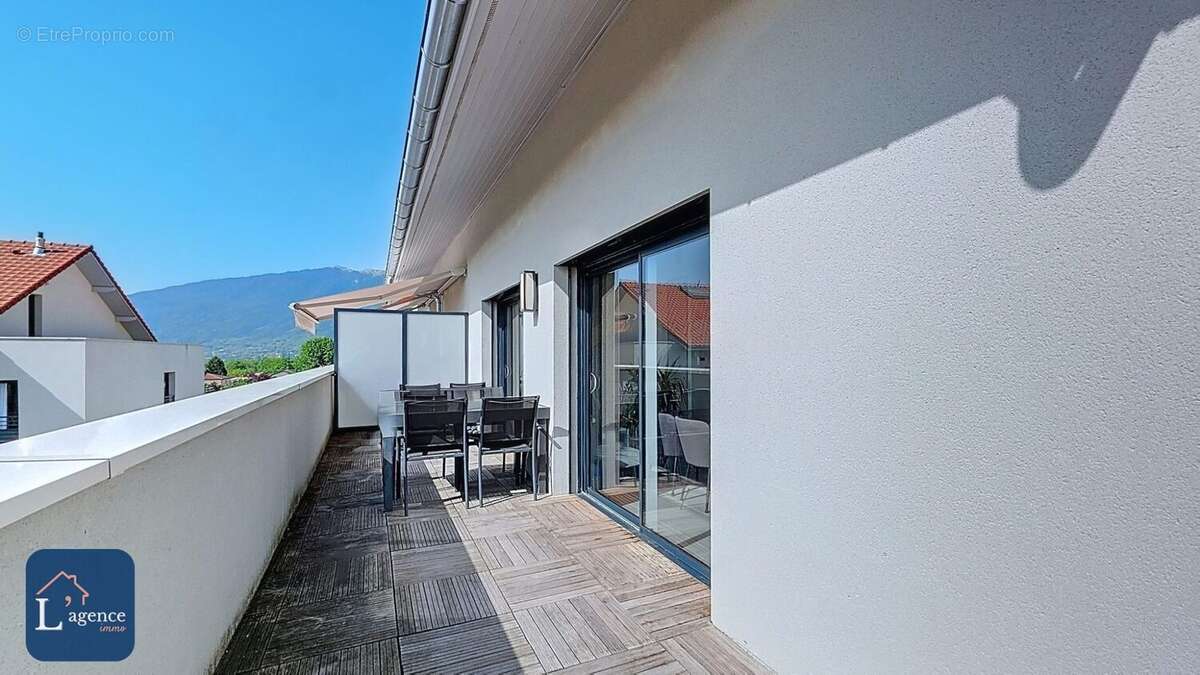 Appartement à PERON