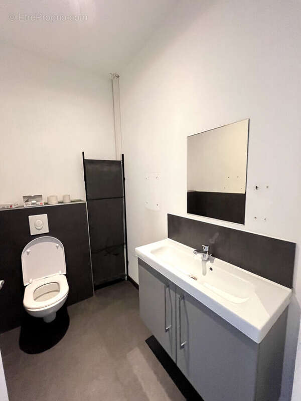 Commerce à SAINT-MAXIMIN-LA-SAINTE-BAUME