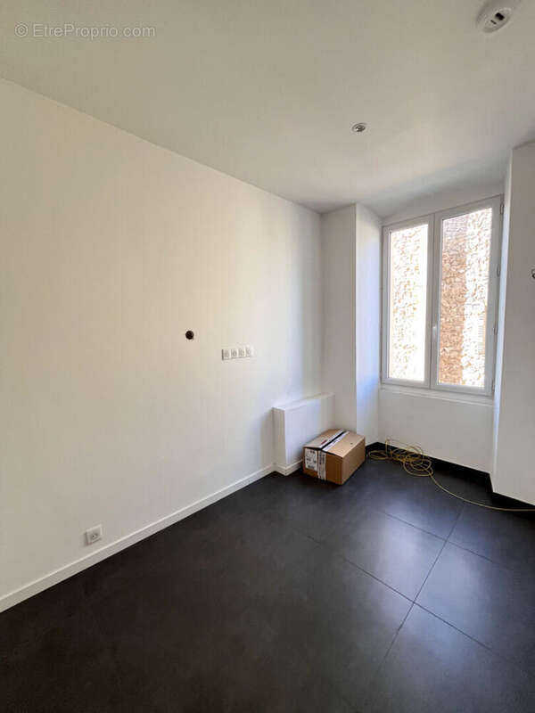 Commerce à SAINT-MAXIMIN-LA-SAINTE-BAUME