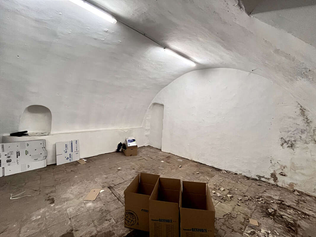 Commerce à SAINT-MAXIMIN-LA-SAINTE-BAUME