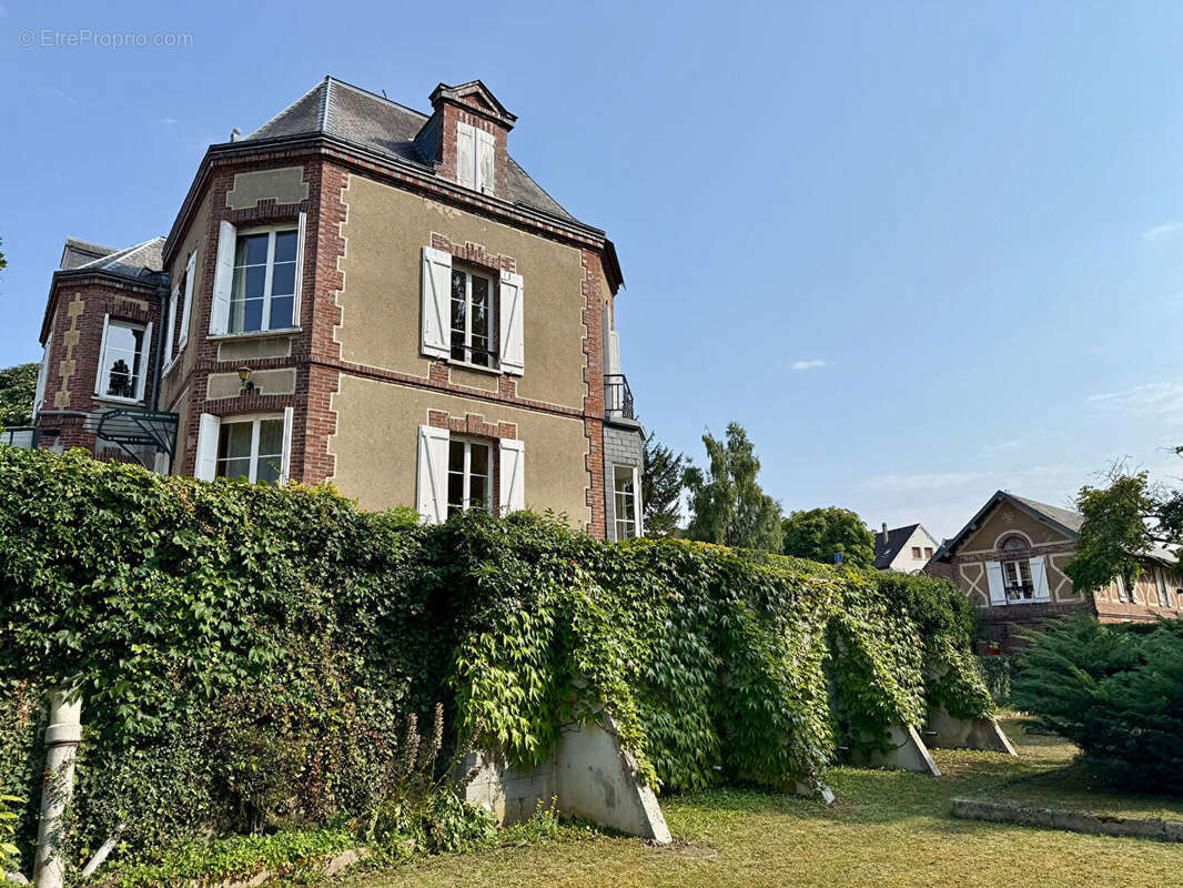 Maison à DAMVILLE