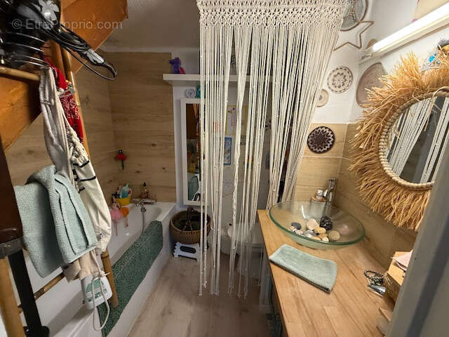 Maison à VIC-LA-GARDIOLE