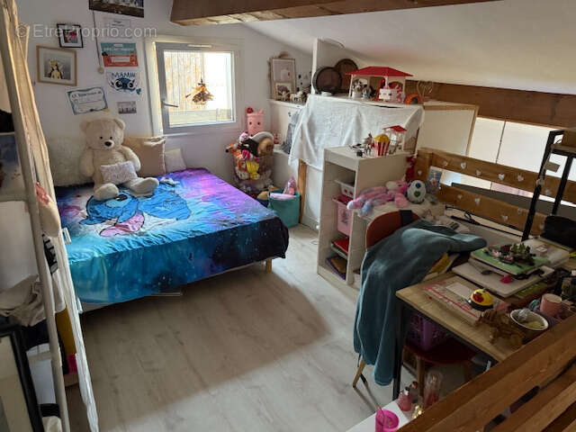 Maison à VIC-LA-GARDIOLE