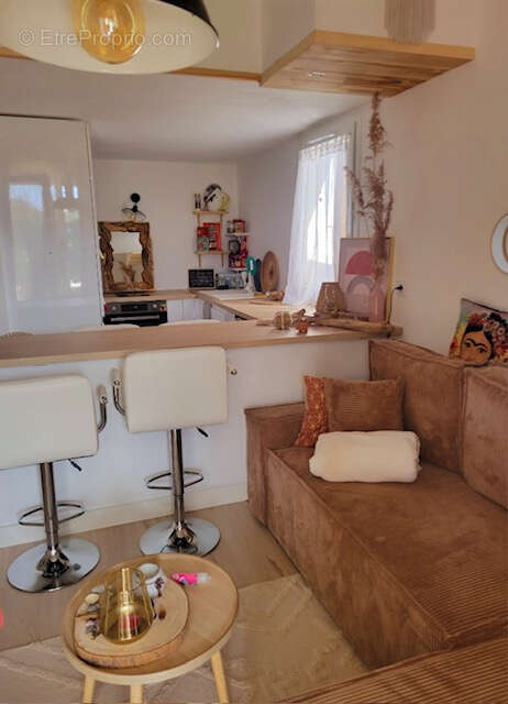 Maison à VIC-LA-GARDIOLE