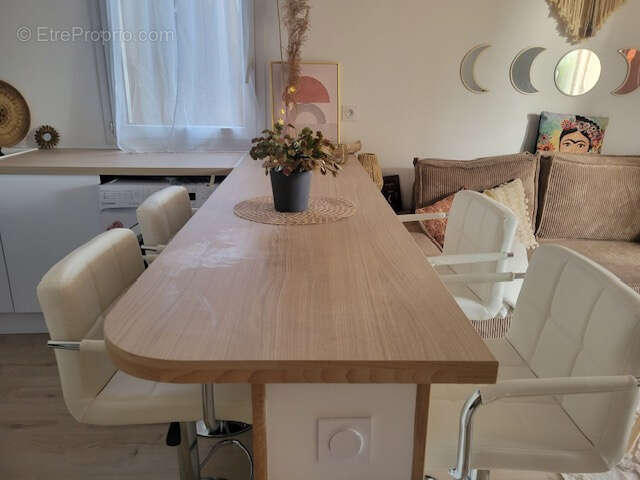 Maison à VIC-LA-GARDIOLE