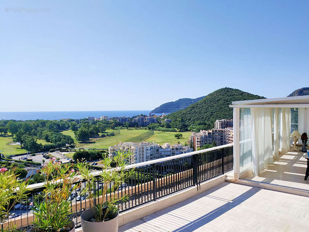 Appartement à MANDELIEU-LA-NAPOULE