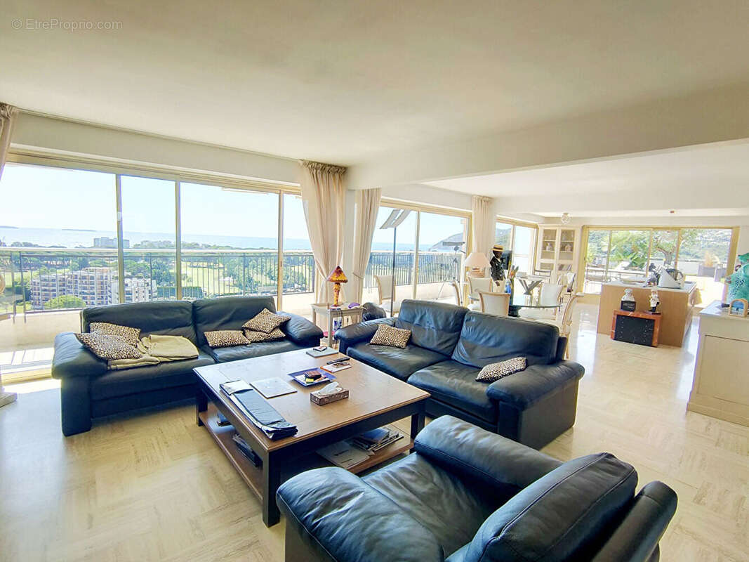 Appartement à MANDELIEU-LA-NAPOULE