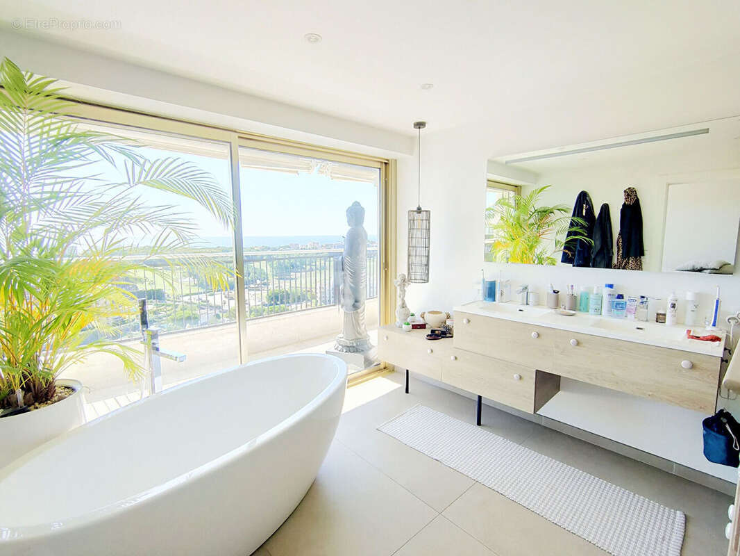 Appartement à MANDELIEU-LA-NAPOULE