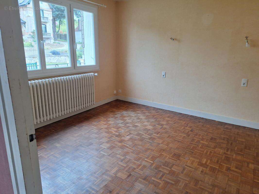 Maison à SAINT-SATUR