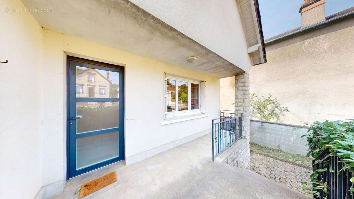 Maison à SAINT-SATUR